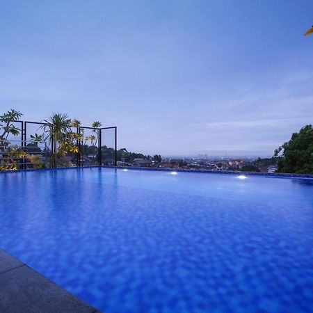 Neo Dipatiukur Bandung By Aston Hotel Exterior photo