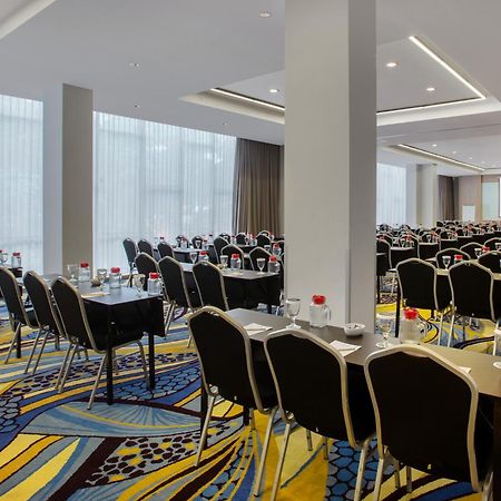 Neo Dipatiukur Bandung By Aston Hotel Exterior photo