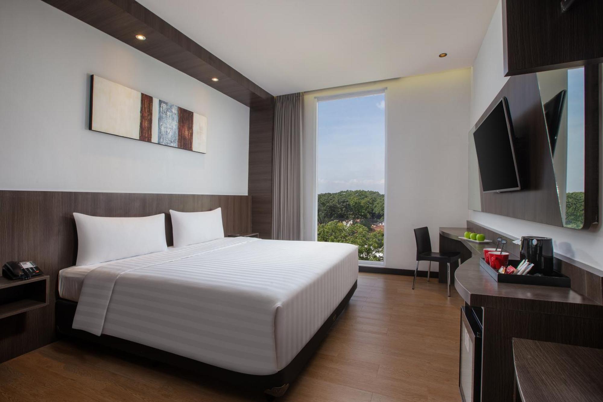 Neo Dipatiukur Bandung By Aston Hotel Exterior photo
